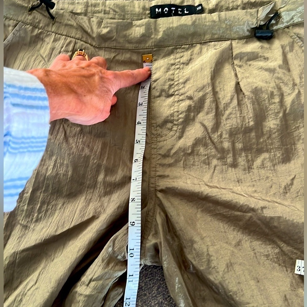 🔥Motelrocks,sTenchi Shorts in Metallic Green,Cargo,Front& Back Pockets,Size XS - Picture 6 of 9